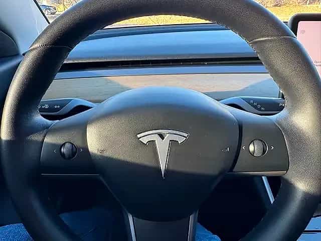 2020 Tesla Model 3 - Photo 3