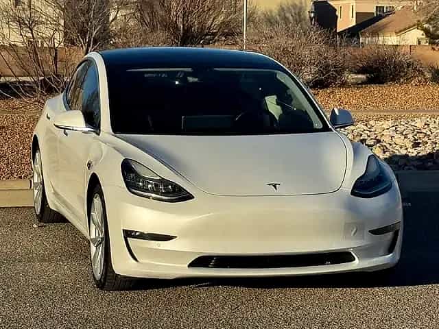 2020 Tesla Model 3 - Photo 4