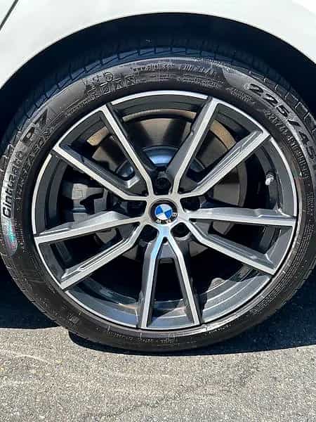2020 BMW 330i - Photo 4