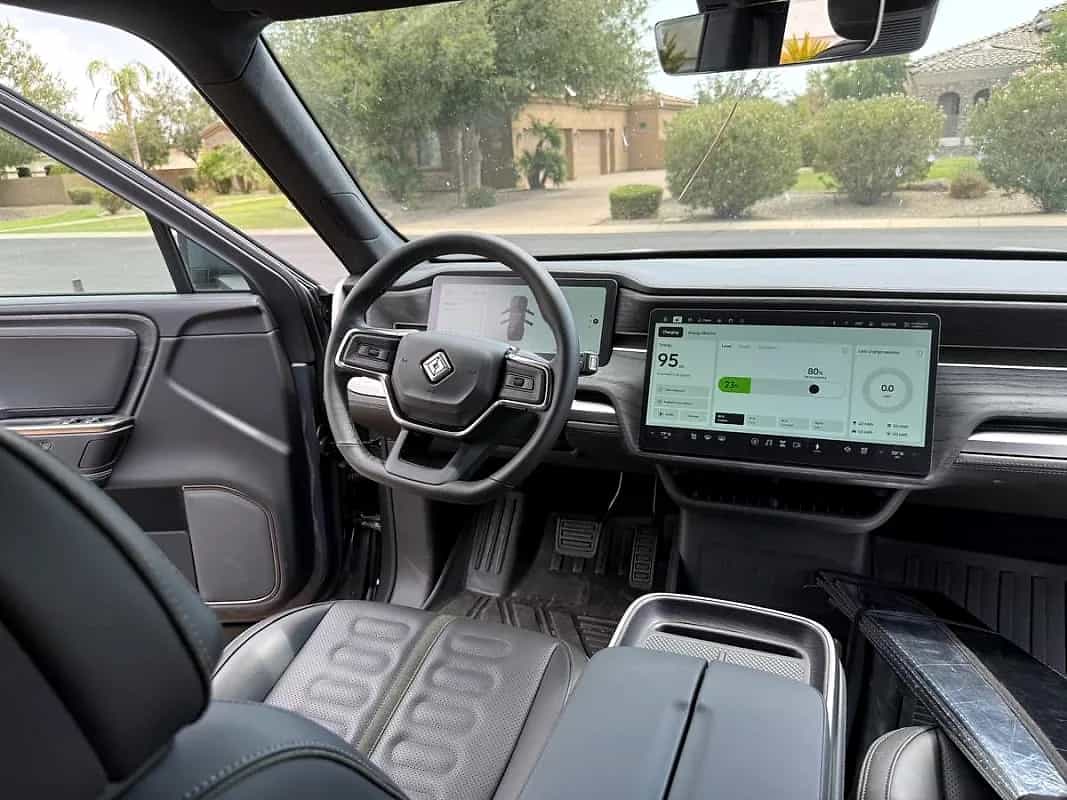2024 Rivian R1S - Photo 4