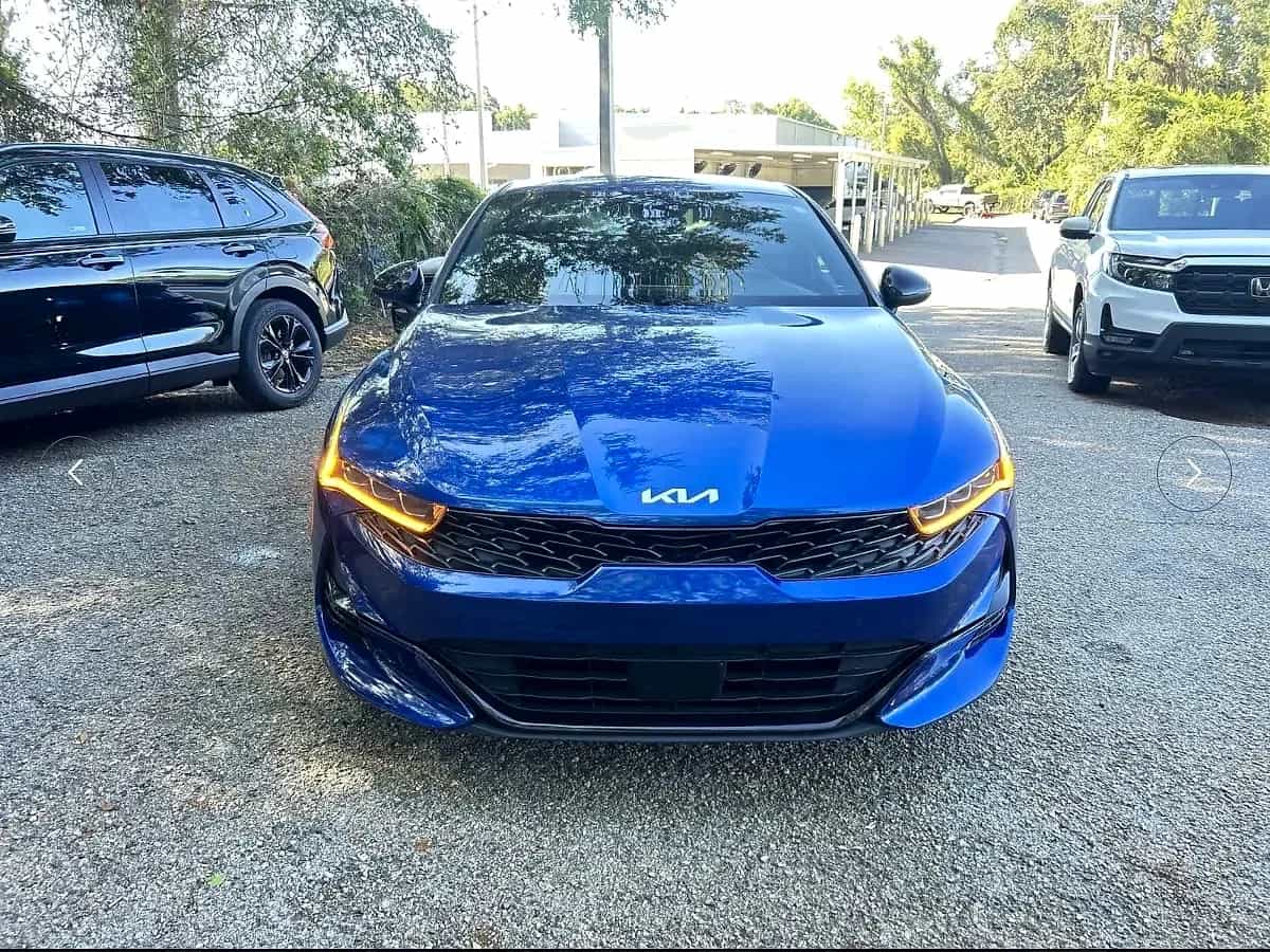 2023 Kia K5 - Photo 2