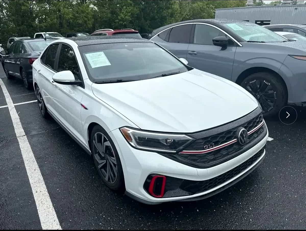 2024 Volkswagen Jetta GLI - Photo 2