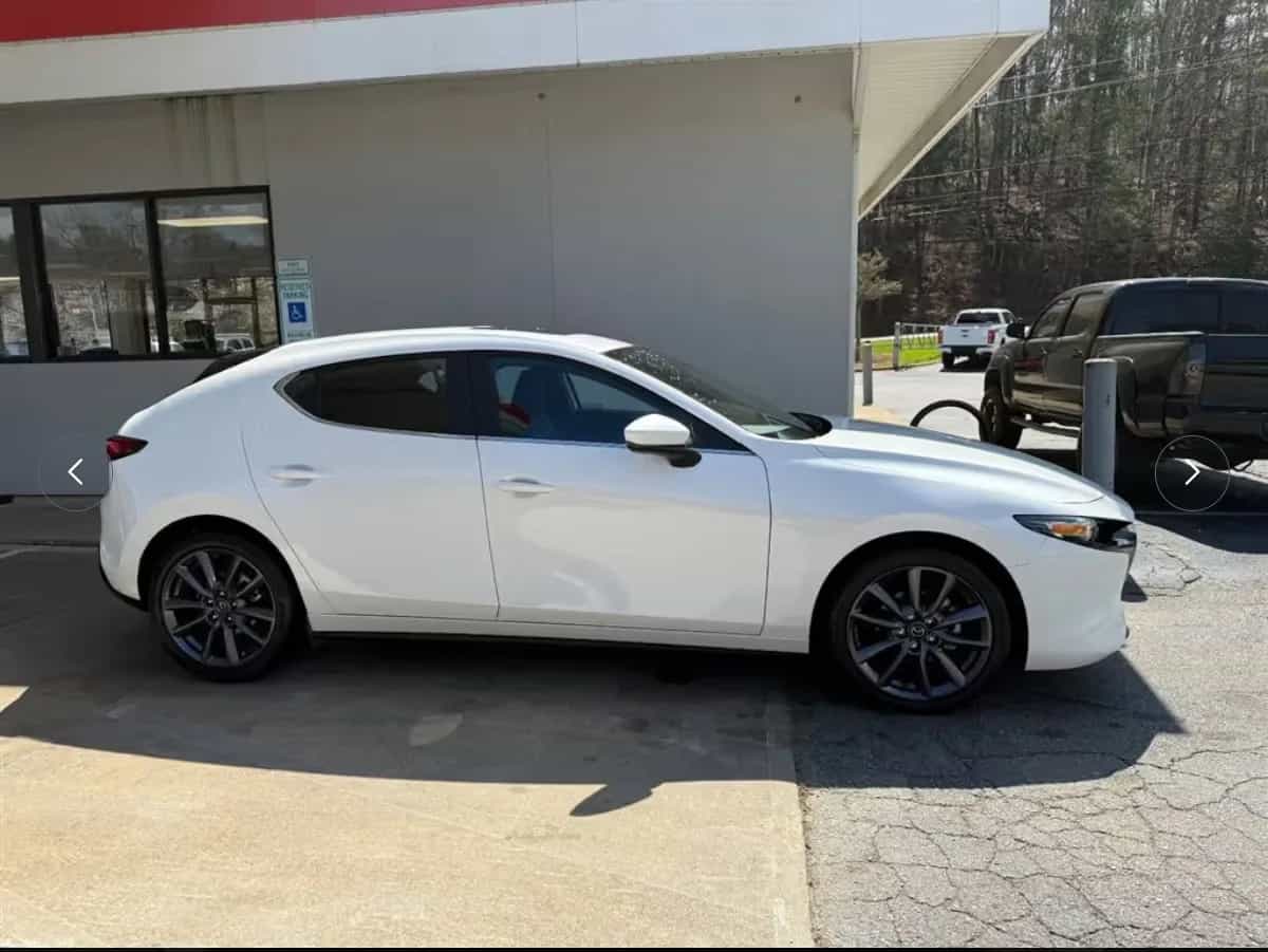 2025 Mazda Mazda3 - Photo 2
