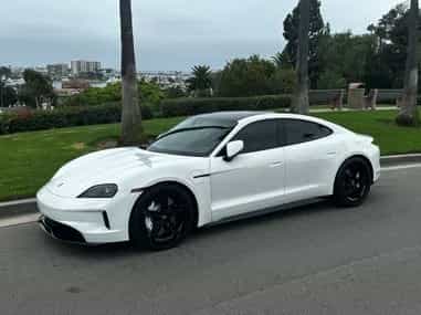 2025 Porsche Taycan - Photo 2