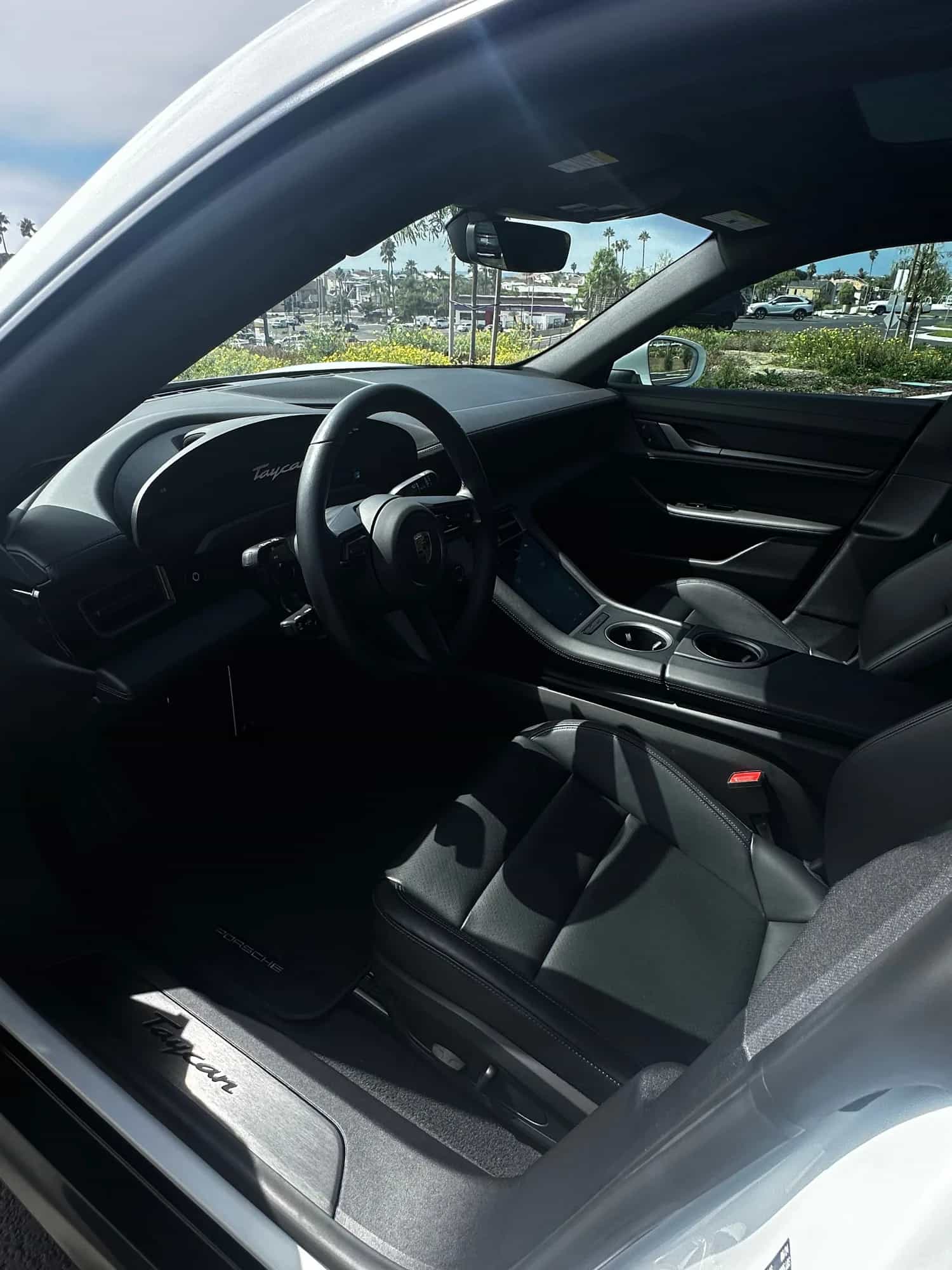 2025 Porsche Taycan - Photo 3