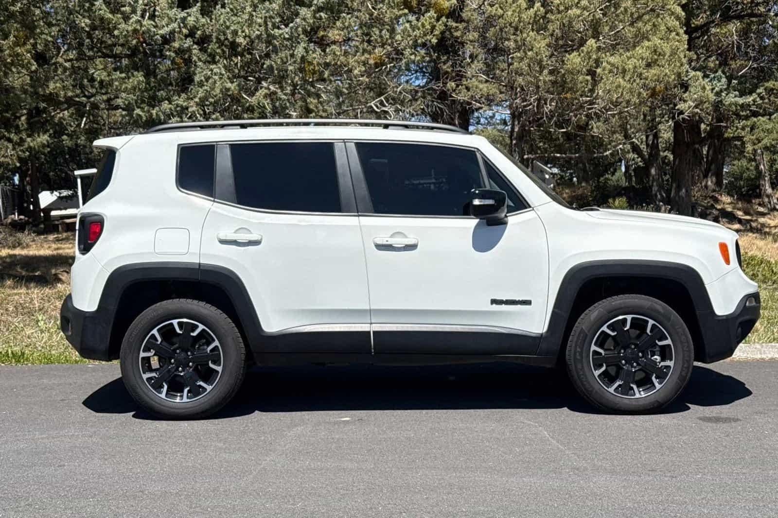 2023 Jeep Renegade - Photo 2