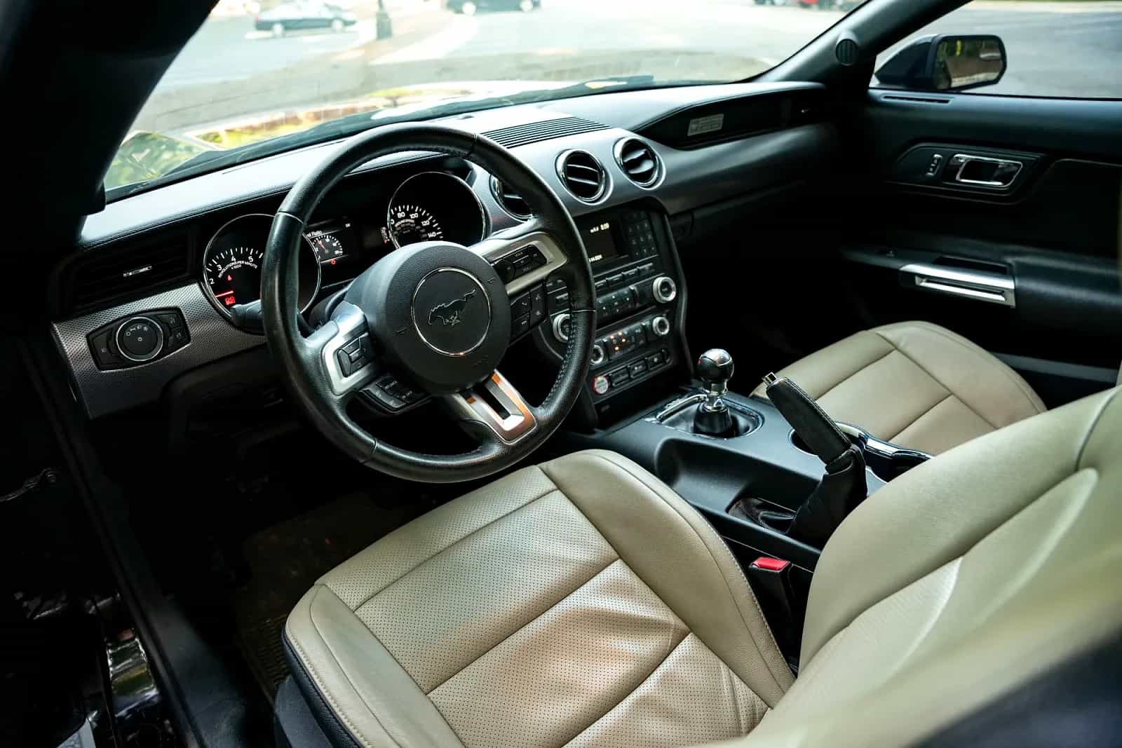 2015 Ford Mustang - Photo 4