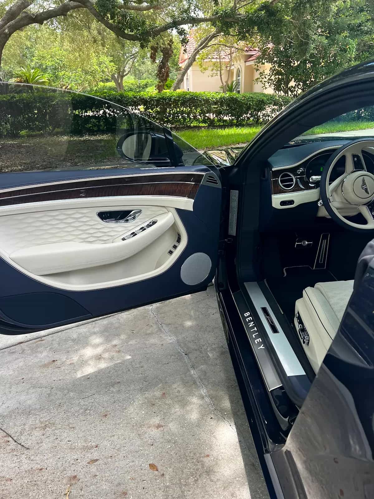 2025 Bentley Continental - Photo 2