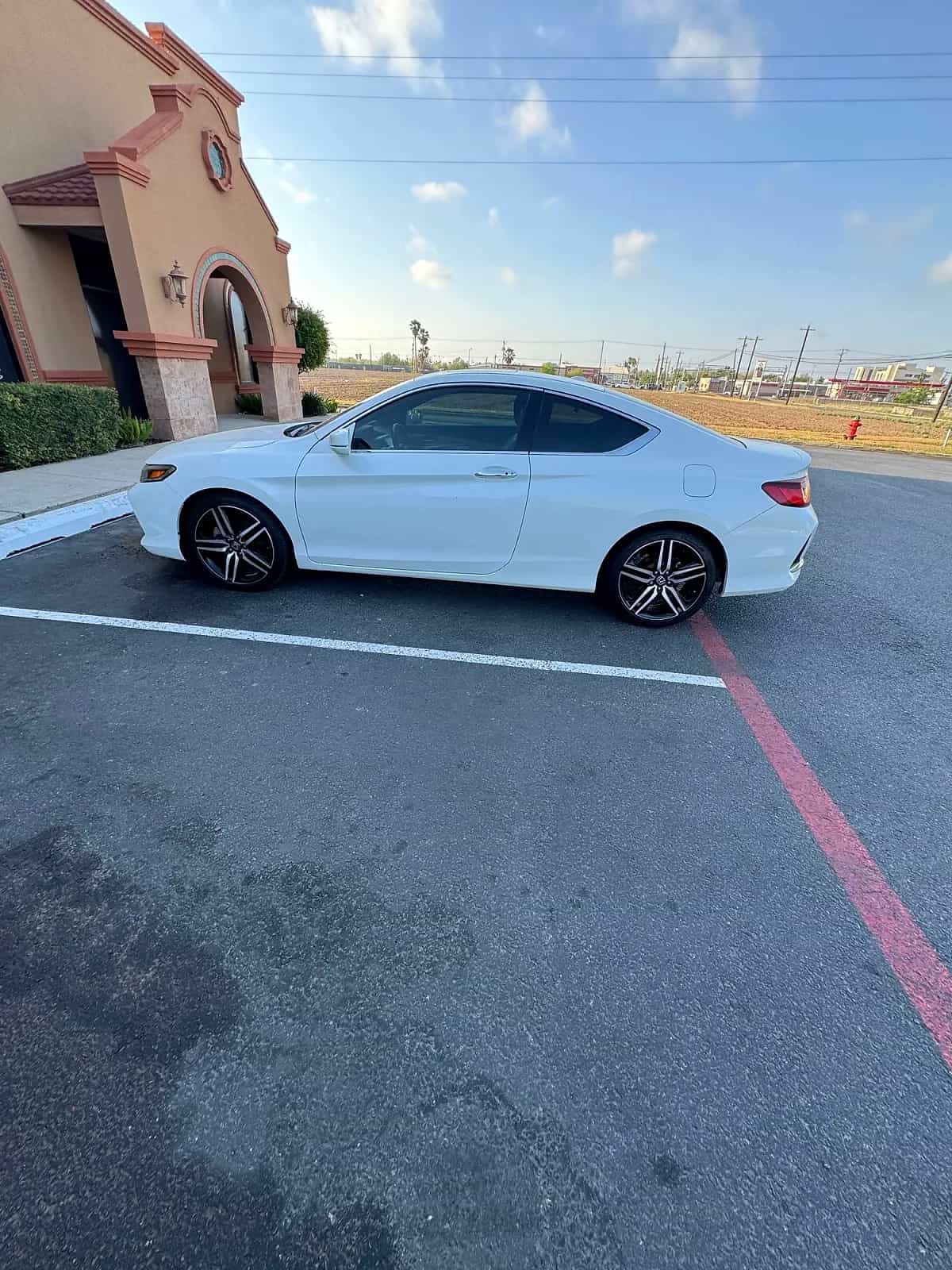 2017 Honda Accord - Photo 2