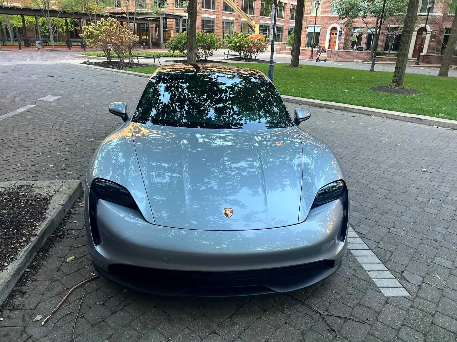 2022 Porsche Taycan - Photo 2