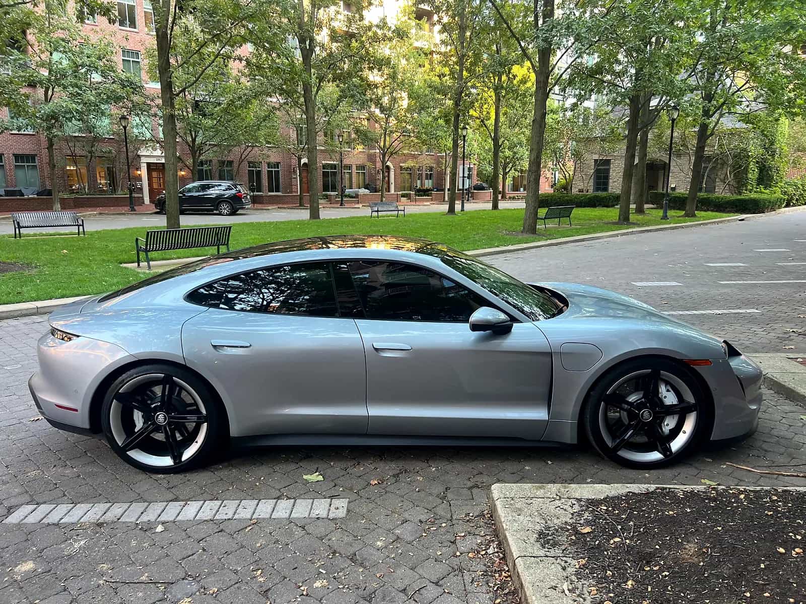 2022 Porsche Taycan - Photo 3