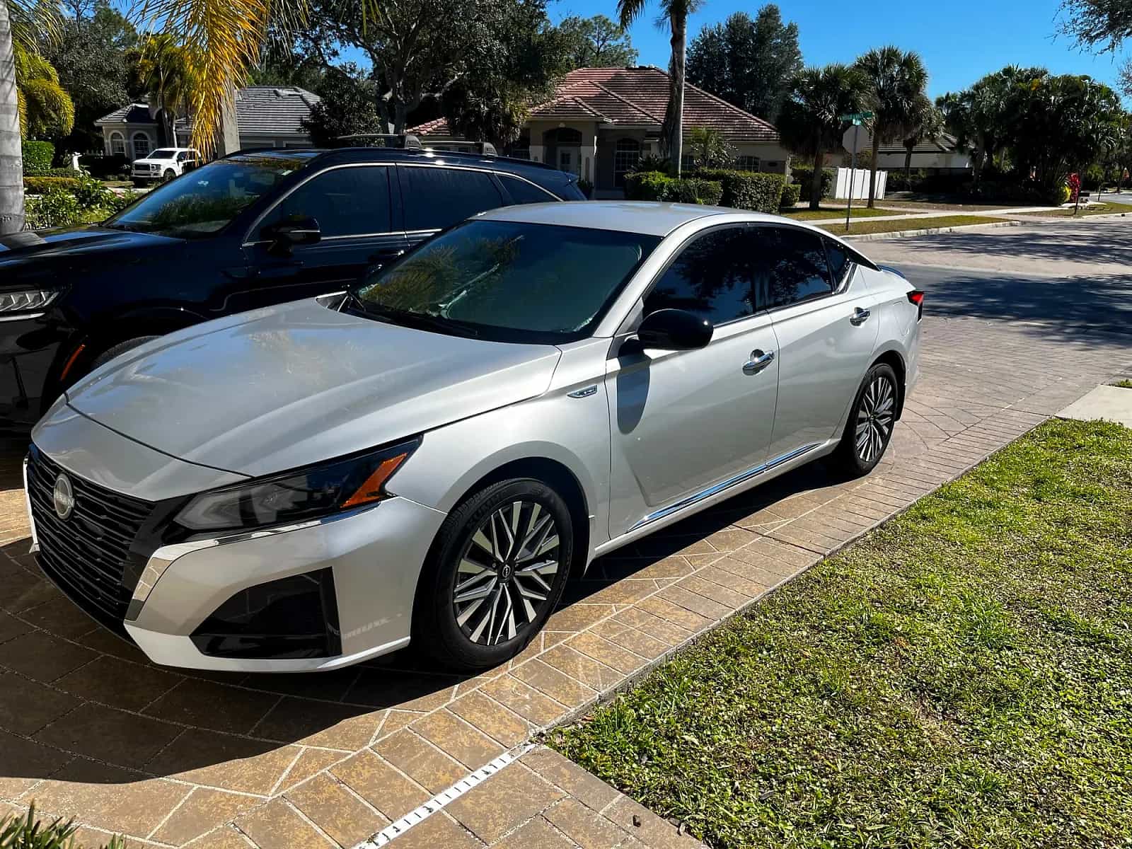 2025 Nissan Altima - Photo 2