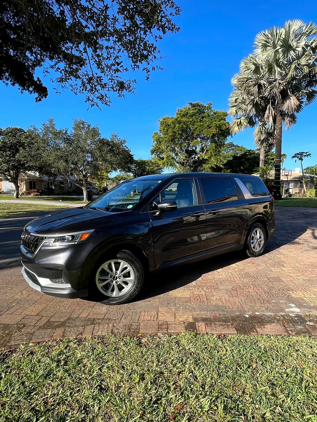 2023 Kia Carnival for rent - $100/day