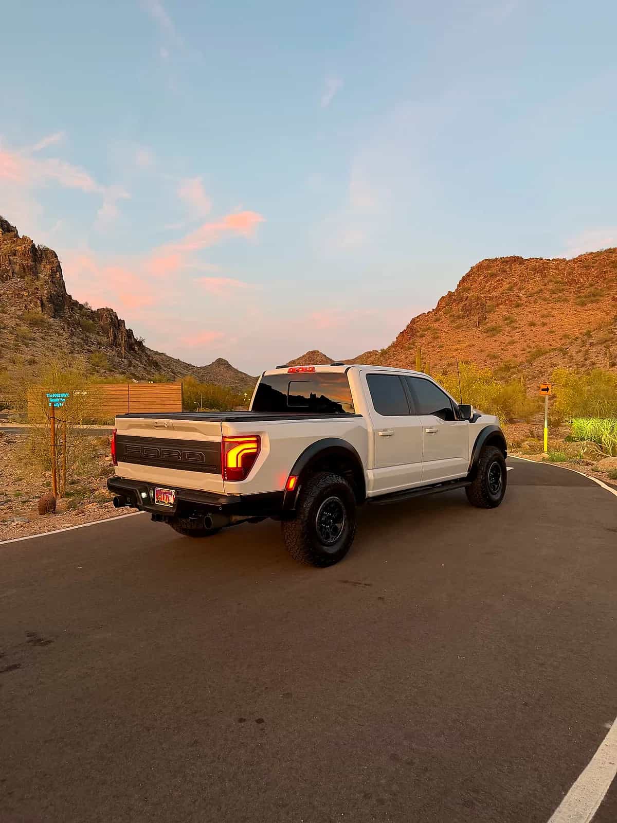 2025 Ford F-150 - Photo 2