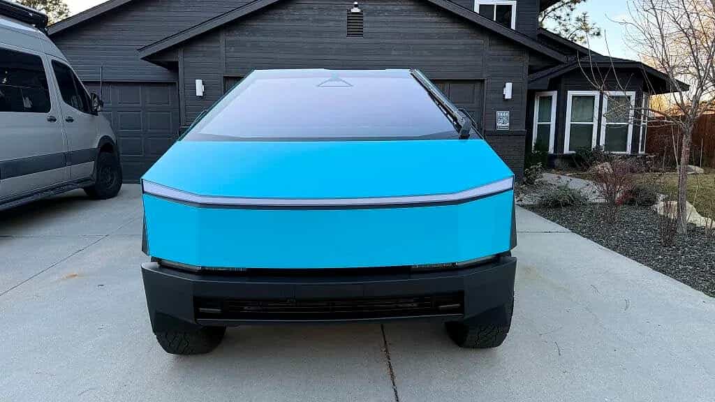 2025 Tesla Cybertruck - Photo 3