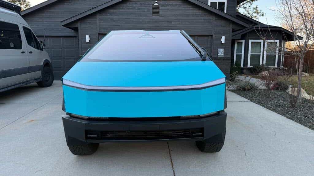 2025 Tesla Cybertruck - Photo 3
