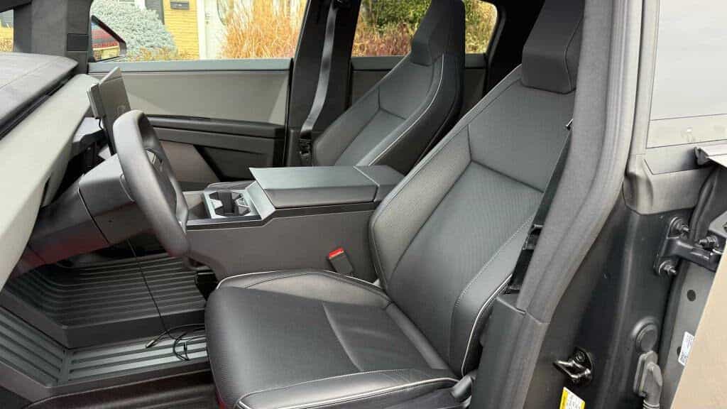 2025 Tesla Cybertruck - Photo 5