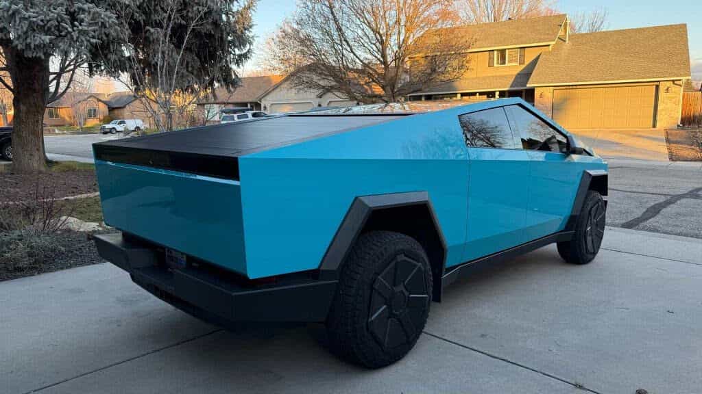 2025 Tesla Cybertruck - Photo 4