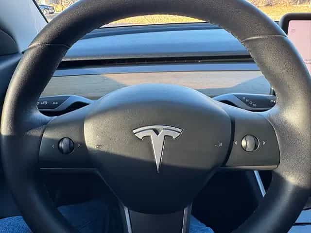 2020 Tesla Model 3 - Photo 3