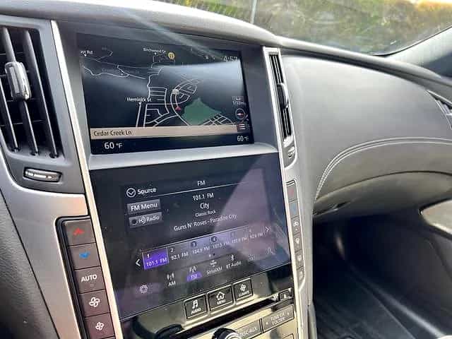 2021 Infiniti Q60 - Photo 3