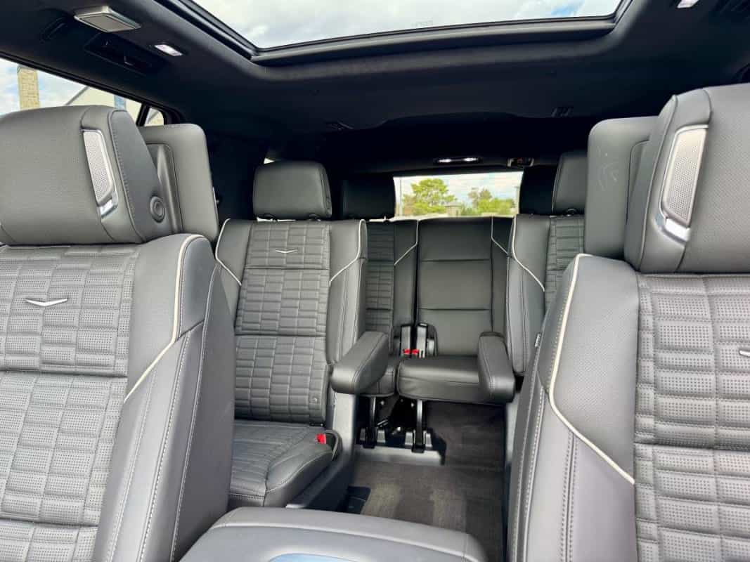 2025 Cadillac Escalade-V - Photo 4