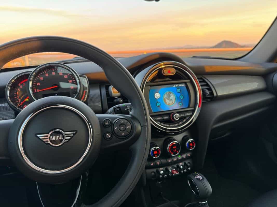 2019 MINI Cooper Hardtop - Photo 2