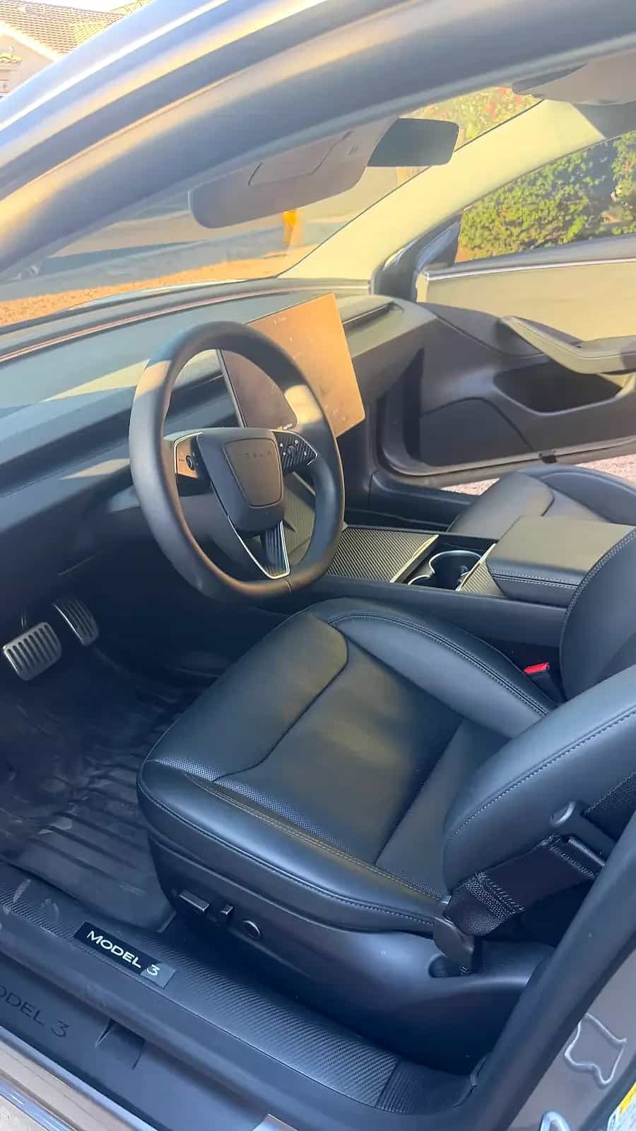 2025 Tesla Model 3 - Photo 5