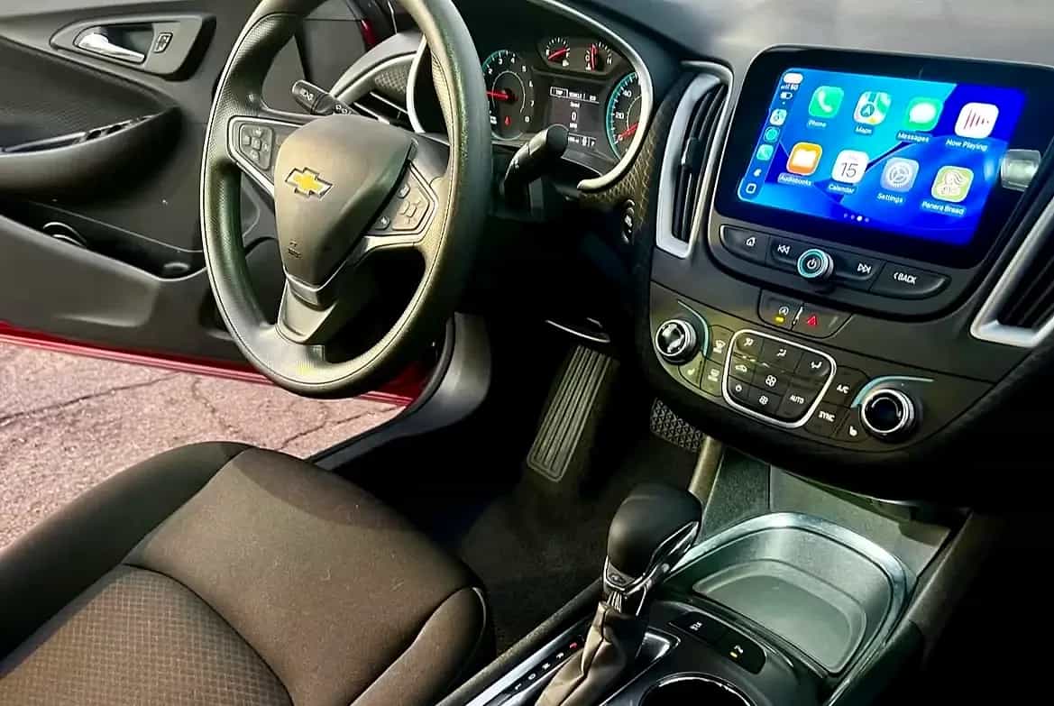 2024 Chevrolet Malibu - Photo 2