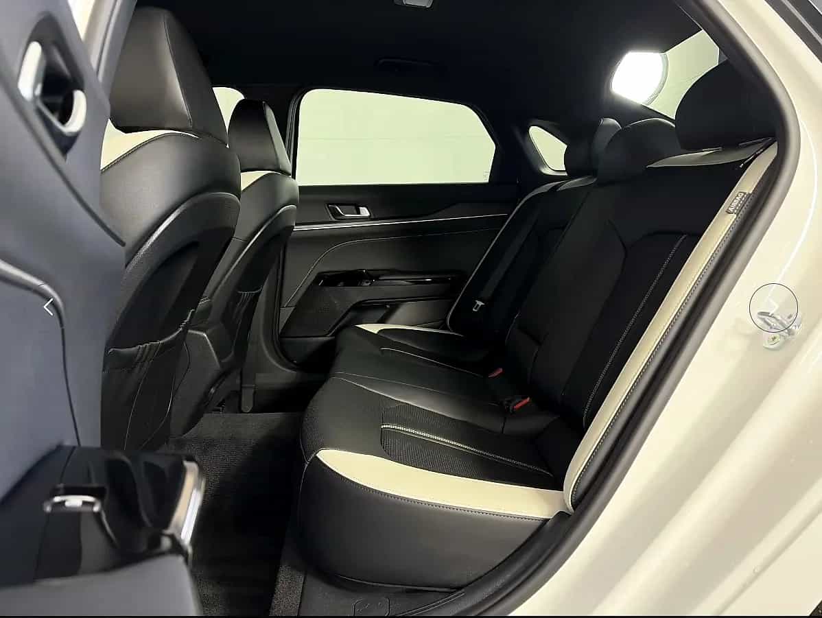 2025 Kia K5 - Photo 3