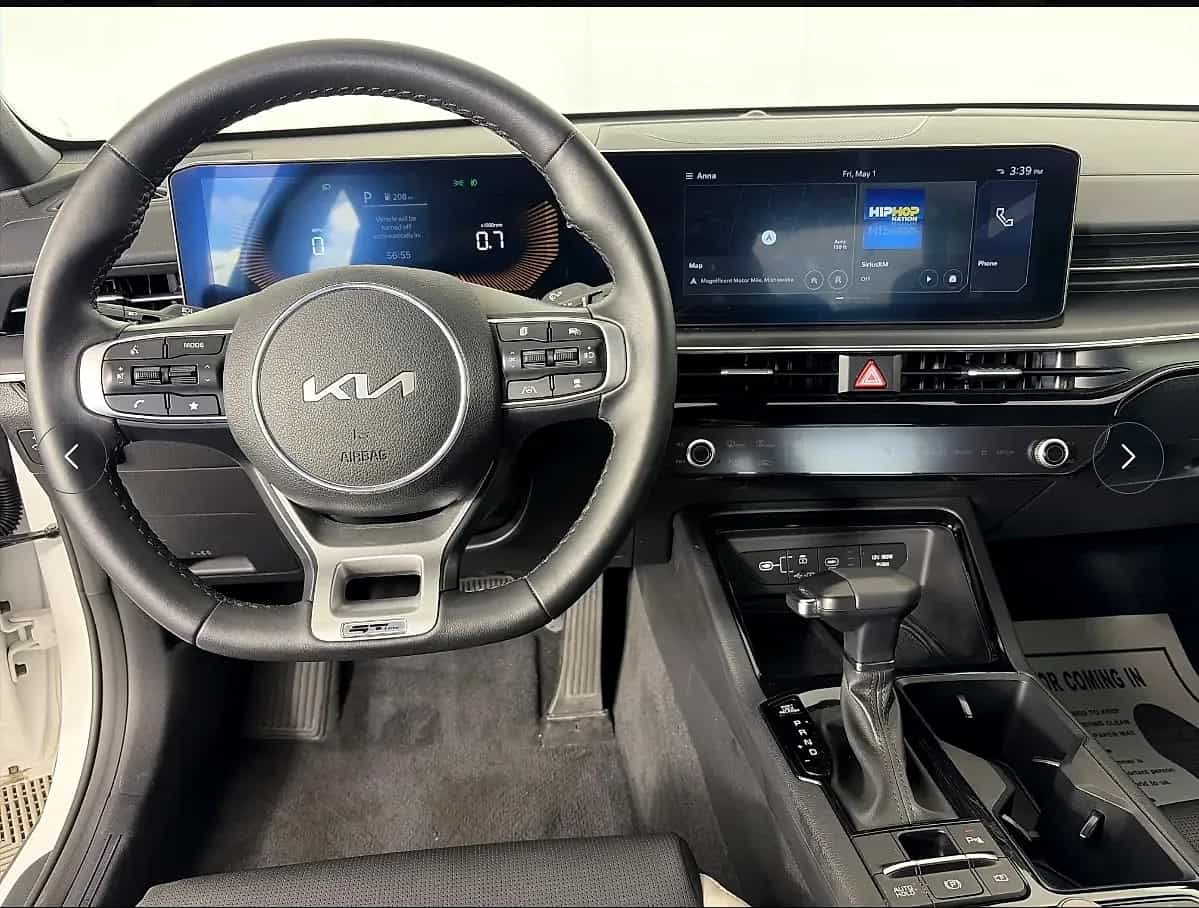 2025 Kia K5 - Photo 5