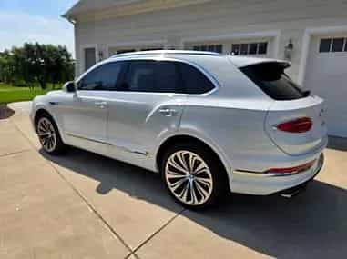 2021 Bentley Bentayga - Photo 4