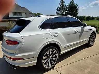 2021 Bentley Bentayga - Photo 5
