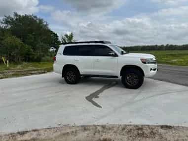 2021 Toyota Land Cruiser - Photo 2