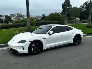 2025 Porsche Taycan - Photo 2
