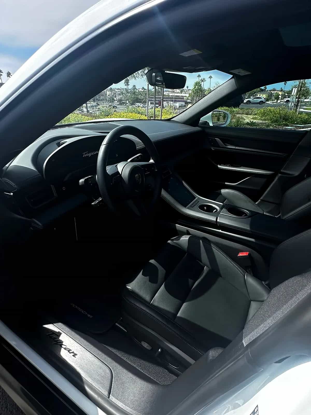 2025 Porsche Taycan - Photo 3