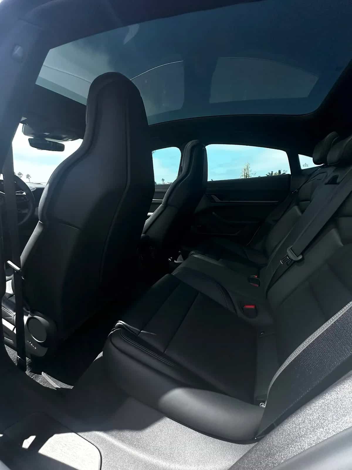 2025 Porsche Taycan - Photo 4