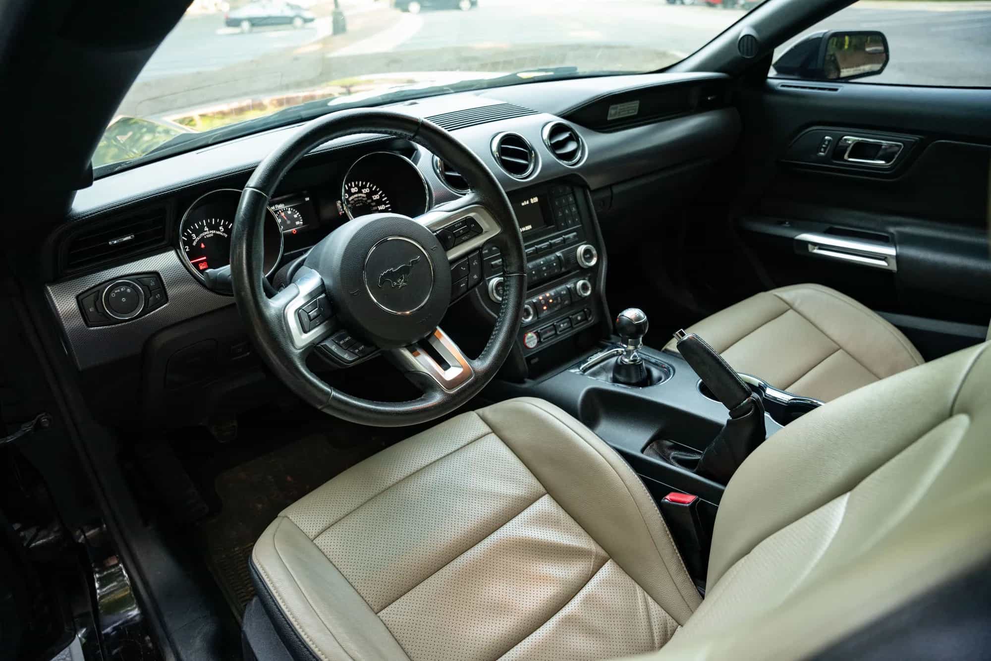 2015 Ford Mustang - Photo 4