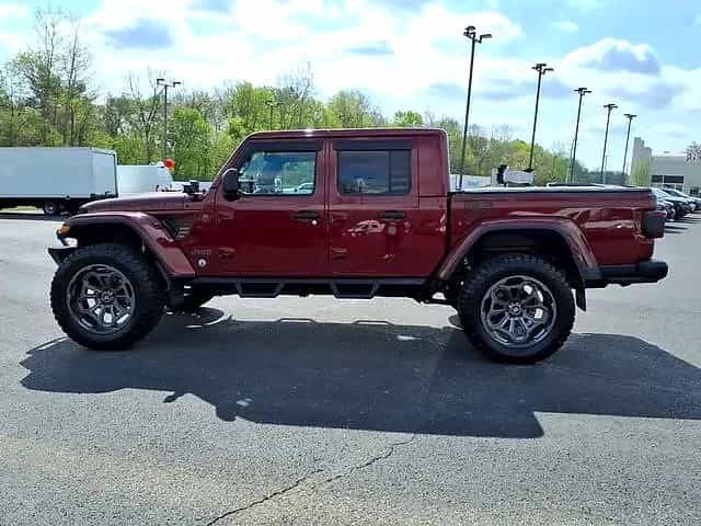 2021 Jeep Gladiator - Photo 2