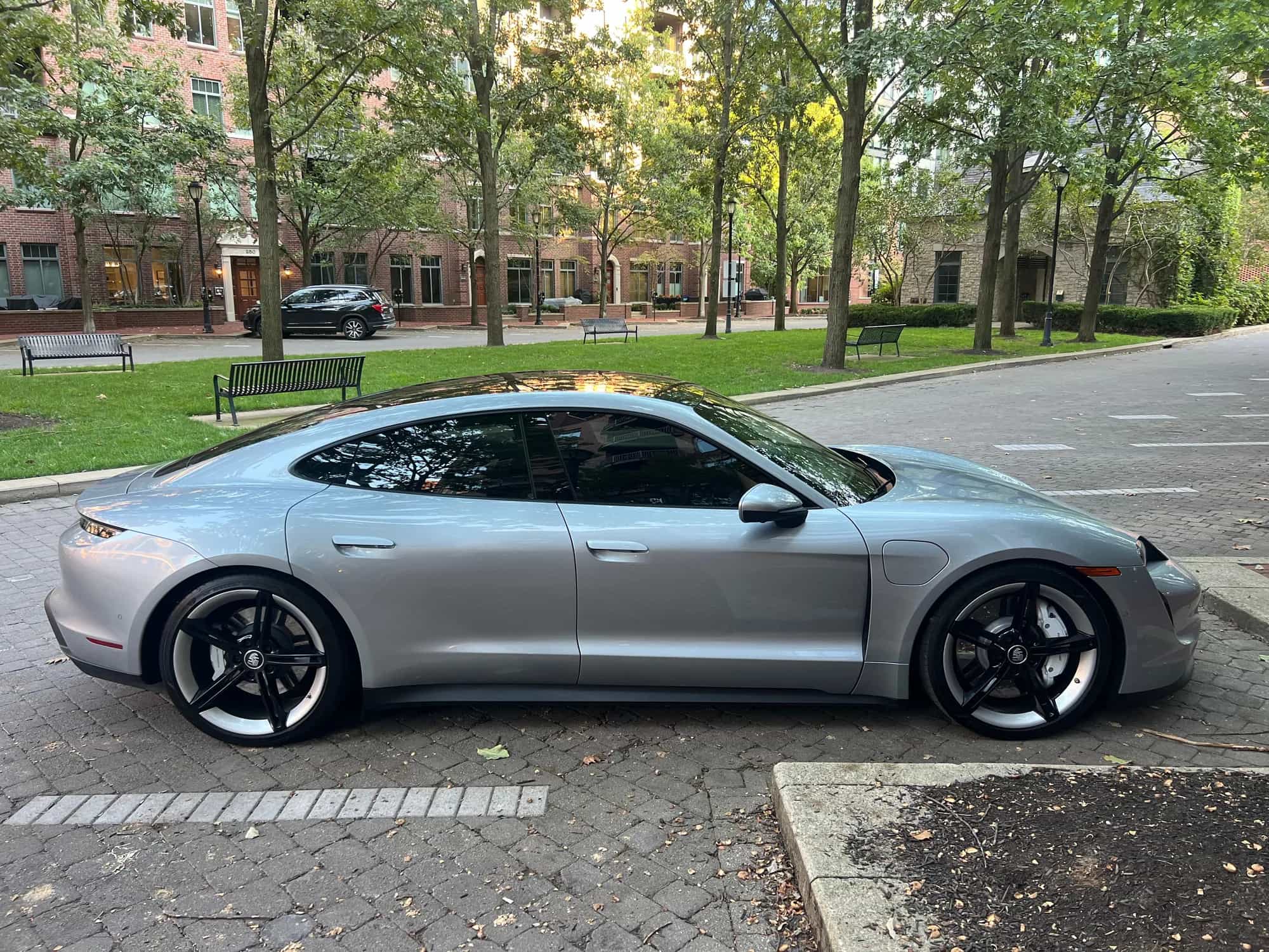 2022 Porsche Taycan - Photo 3