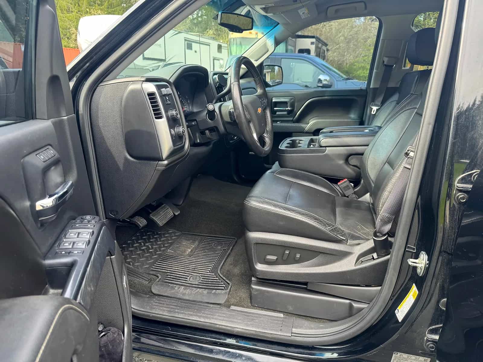 2015 Chevrolet Silverado - Photo 3