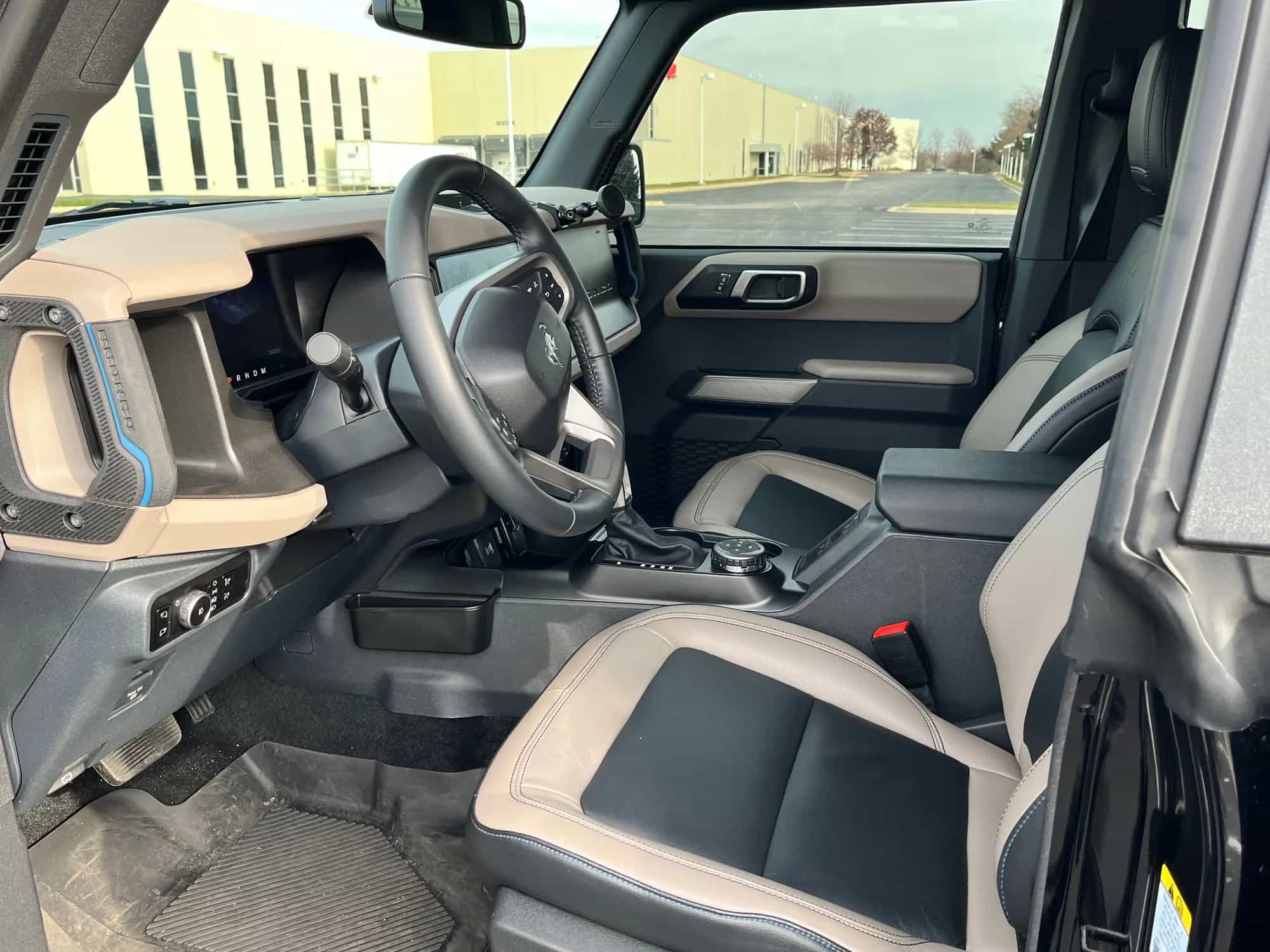 2023 Ford Bronco - Photo 3