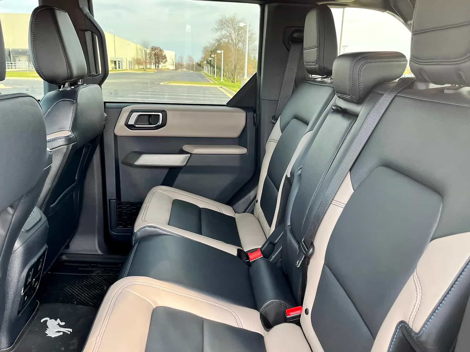 2023 Ford Bronco - Photo 4