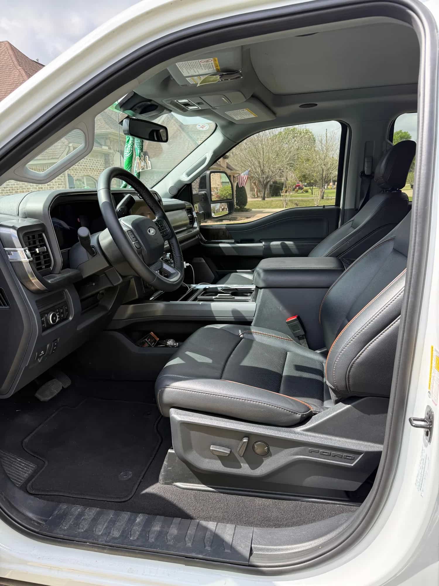 2025 Ford F-350 - Photo 2