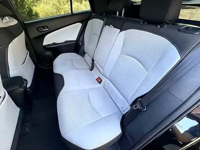 2022 Toyota Prius - Photo 3