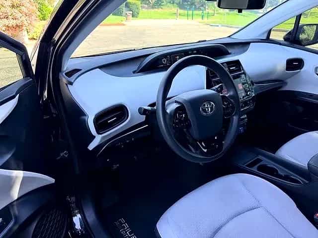 2022 Toyota Prius - Photo 5