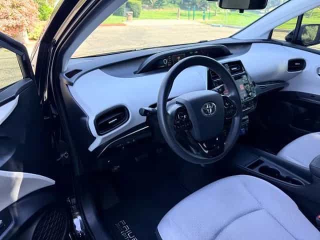 2022 Toyota Prius - Photo 5