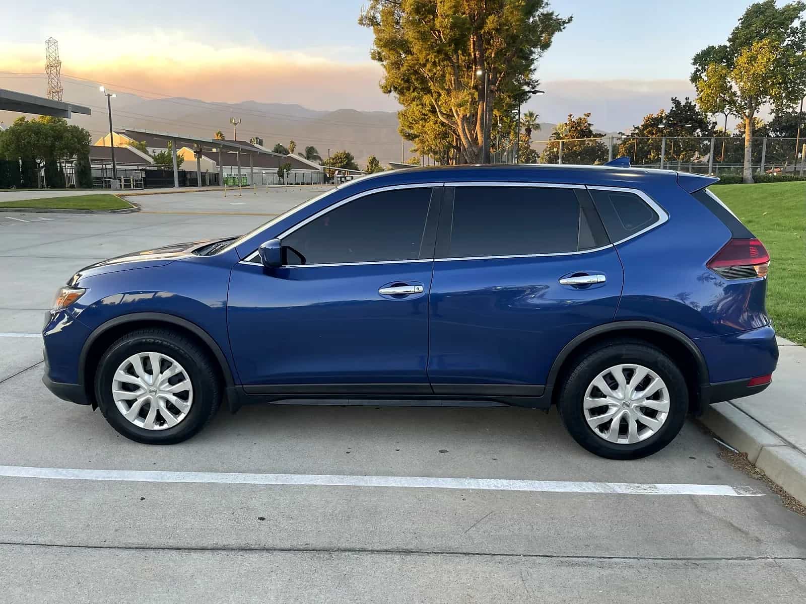 2018 Nissan Rogue - Photo 2