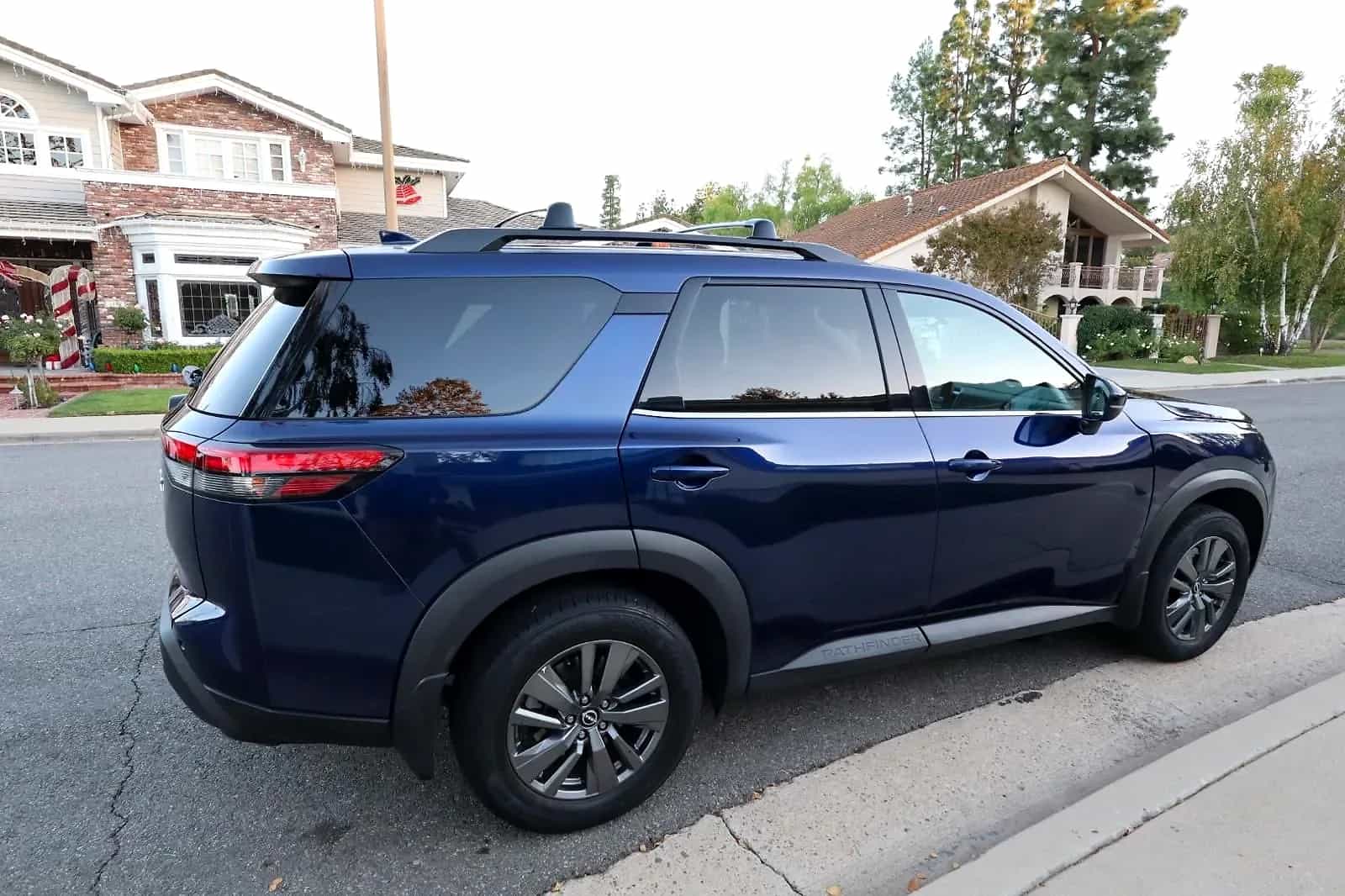 2022 Nissan Pathfinder - Photo 2