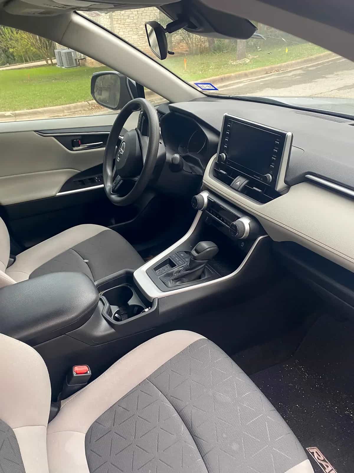 2020 Toyota RAV4 - Photo 2