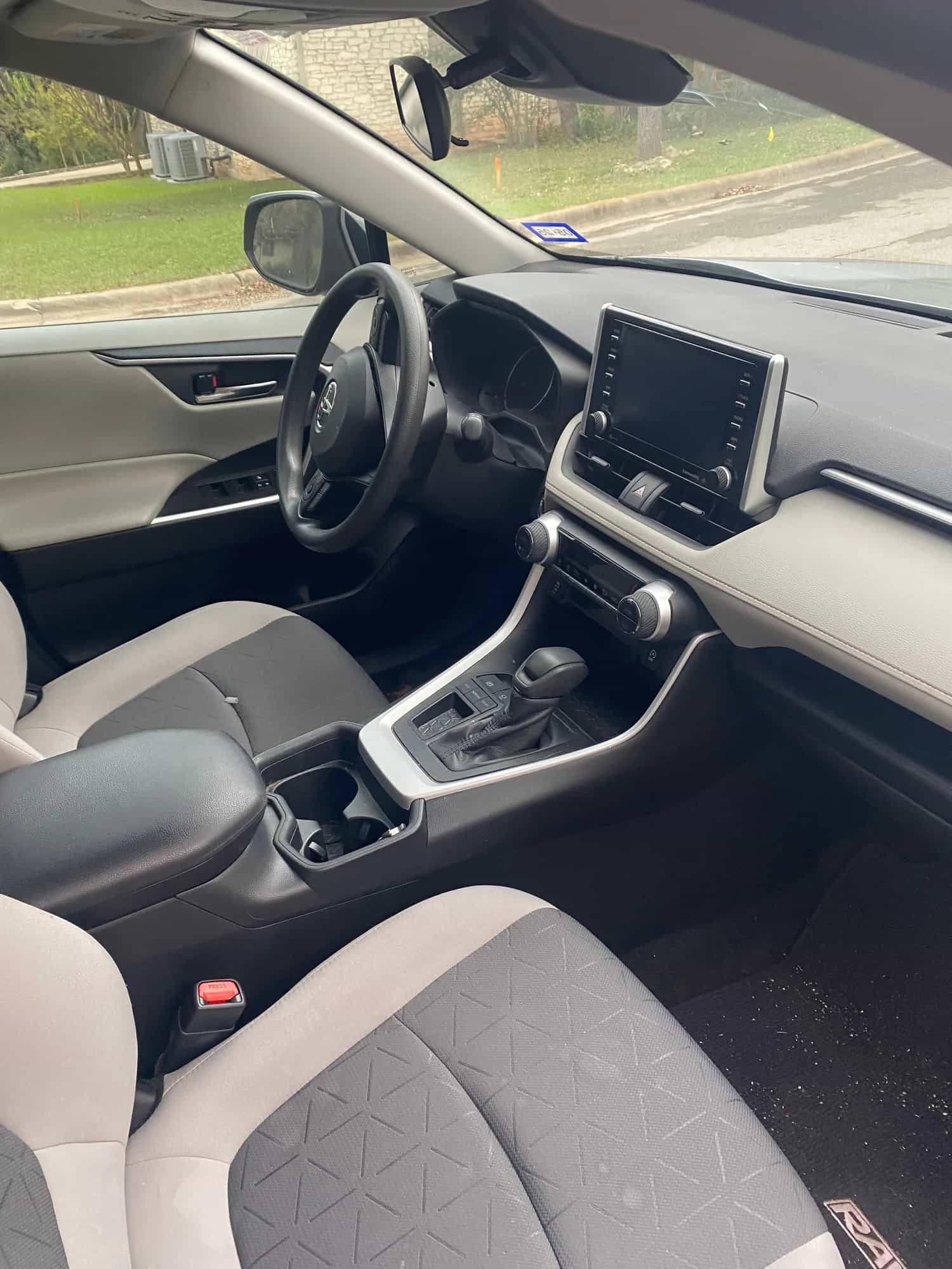 2020 Toyota RAV4 - Photo 2